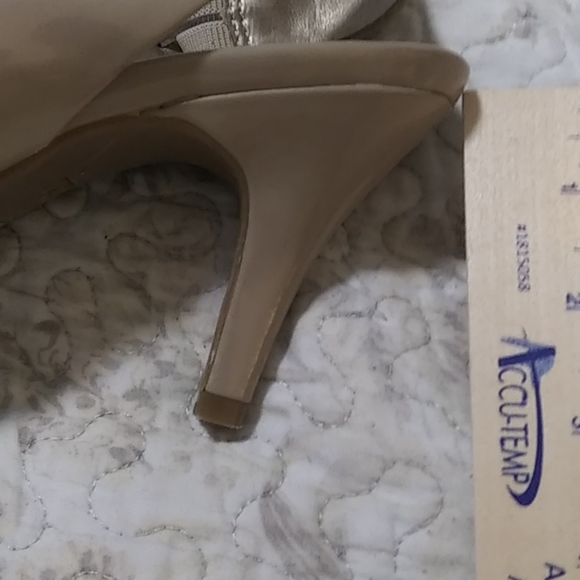 Women high heel shoe by Kenneth Cole 71/2 - Picture 5 of 9
